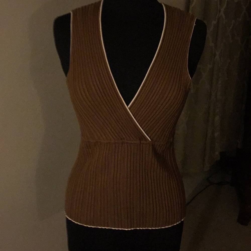 Brown and cream stretched sleeveless top